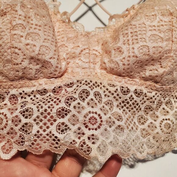 Gilly hicks top from Sydney - Picture 5 of 6